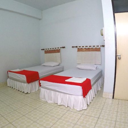 เฟม เกสท์เฮาส์ Hotel ชุมพร ภายนอก รูปภาพ
