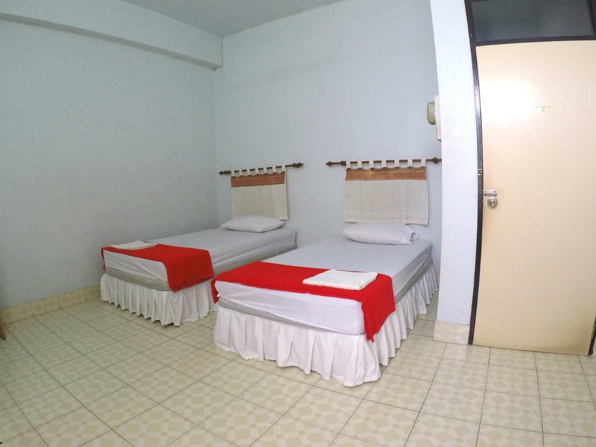 เฟม เกสท์เฮาส์ Hotel ชุมพร ภายนอก รูปภาพ